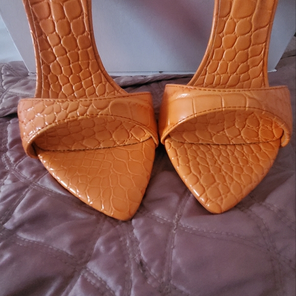 Sandals - Picture 4 of 5